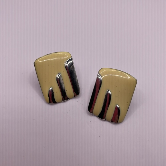 Jewelry - Vintage Metal Beige Silver Tone Stud Statement Earrings